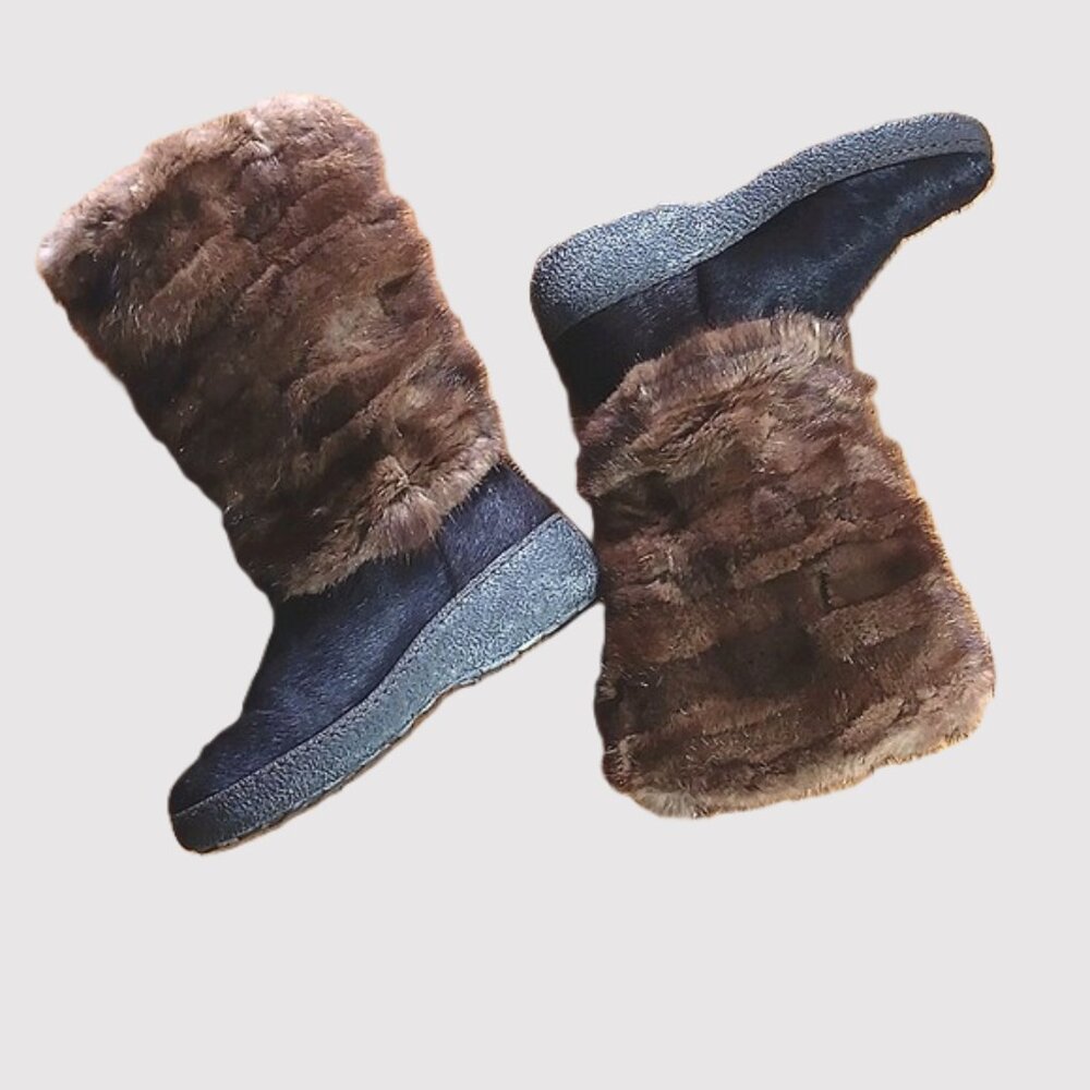 OSCAR SPORT. GENUINE MINK,  FLEECE LINED VINTAGE SKI BOOT. SIZE 8.